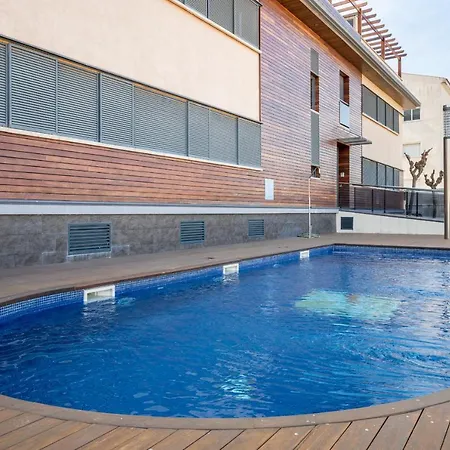 At003 Planta Baja Con Patio Privado, Piscina Comunitaria, Cerca De La Playa *